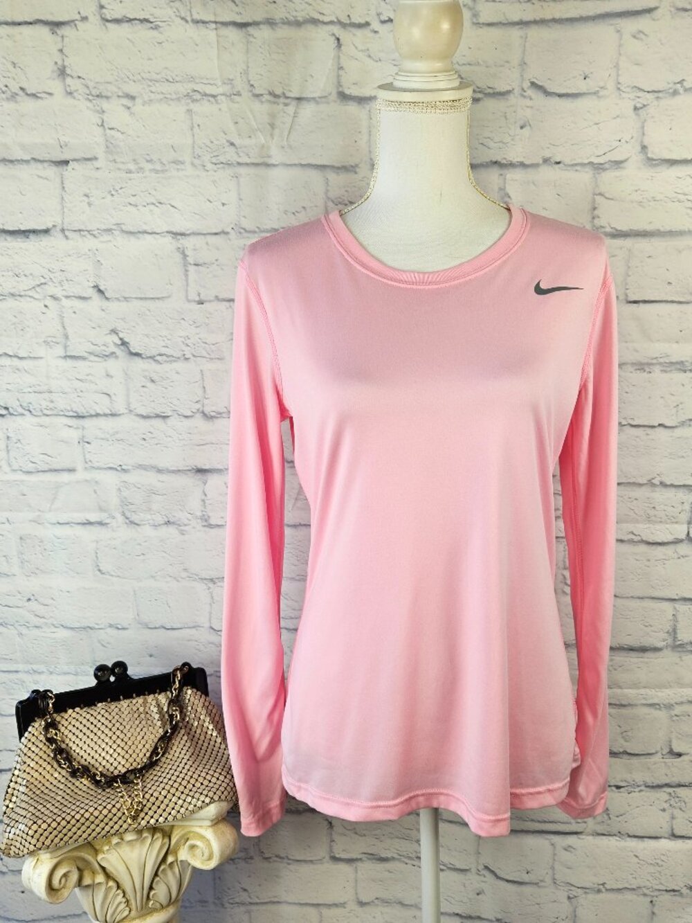 Nike Womens Size M Pink Dri Fit Long Sleeve Training Athletic Shirt Top 453182